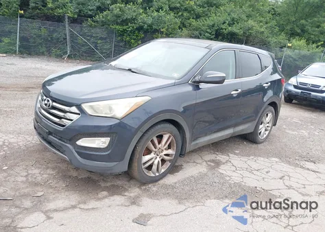 2013 Hyundai Santa Fe Sport 2.0T z USA, uszkodzony, nr VIN 5XYZWDLA4DG031060
